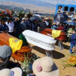 Pumpunya entierra a sus muertos tras el devastador sismo de magnitud 5.1