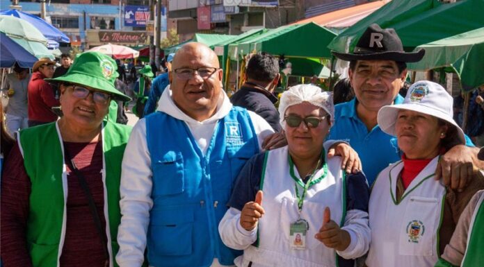 Rafael Meza reafirma su compromiso con las comerciantes del Mercado Catalina Huanca