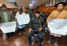 Alcalde de Huancayo deja ‘plantados’ a pobladores de Pariahuanca y éstos deciden encadenarse