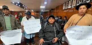 Alcalde de Huancayo deja ‘plantados’ a pobladores de Pariahuanca y éstos deciden encadenarse