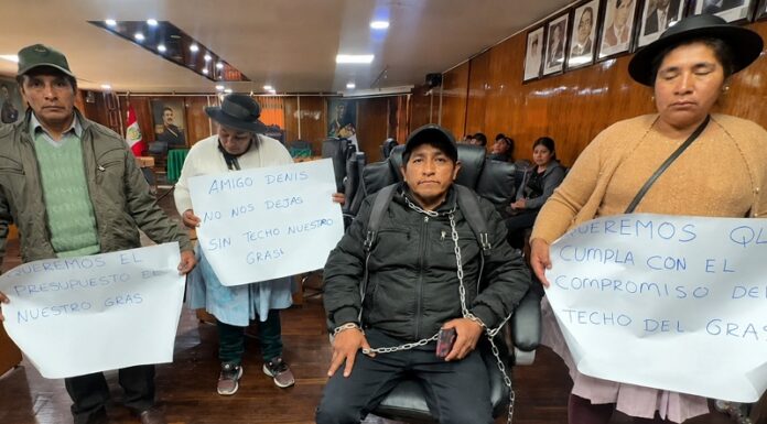 Alcalde de Huancayo deja ‘plantados’ a pobladores de Pariahuanca y éstos deciden encadenarse