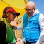 Rafael Meza llega a la feria semanal de Juna Parra sdel Riego para escuchar, atender y solucionar