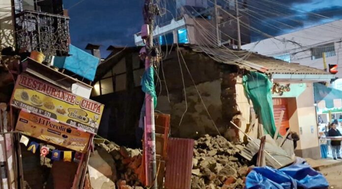 Inquilinos escapan segundos antes del colapso de casona histórica en Huancayo