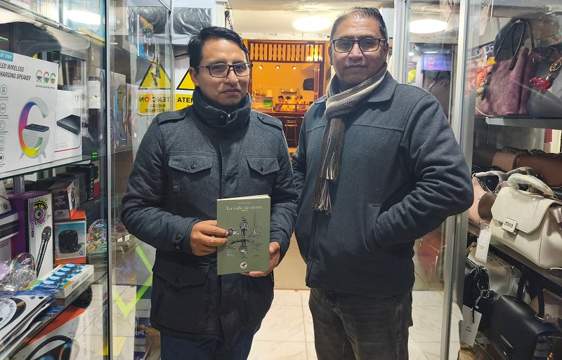 Los escritores jaujinos Félix Quispe Osorio y Omar Núñez Meza.